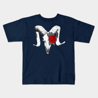 Ram skull with roses Kids T-Shirt